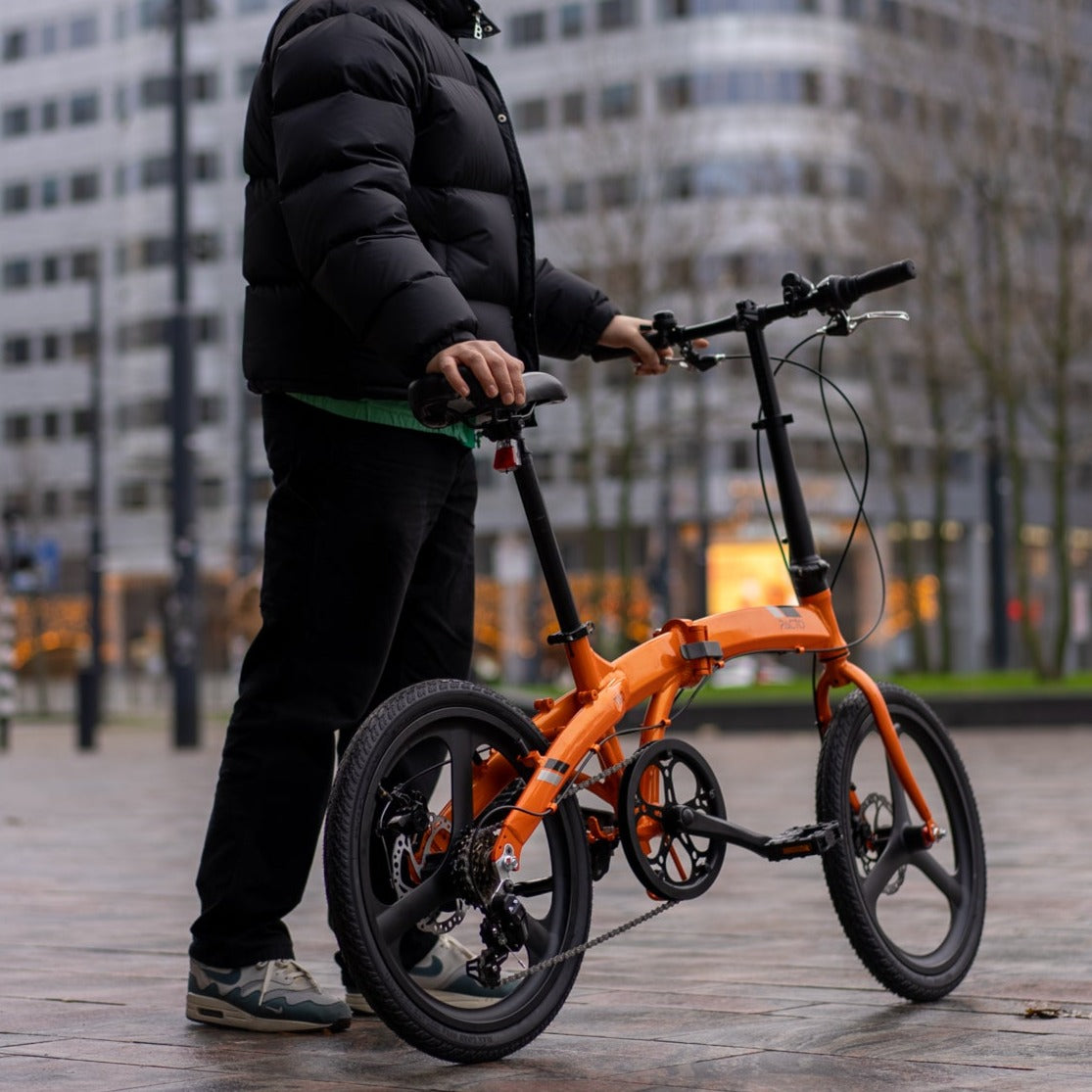 Pacto-two-orange-folding-bike-vouwfiets-plooifiets-black-orange-foldingbike-beste-vouwfiets-kopen-opvouwbare-fiets-urban-compact